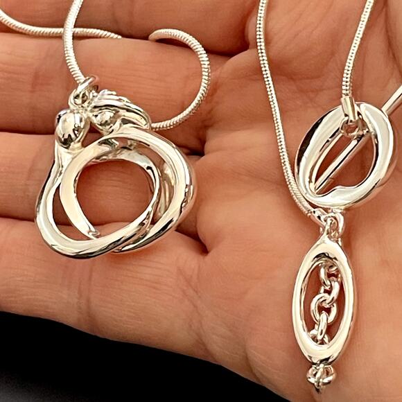 Interlocking Circles Silver Tone Necklace - Picture 6 of 7